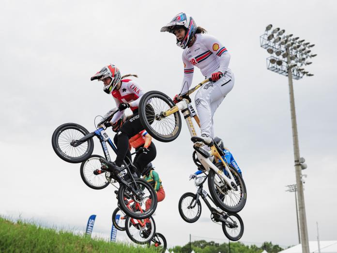 Unge på BMX cykler